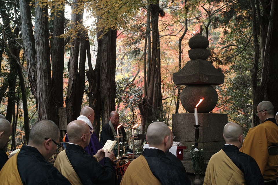 実範上人御廟塔 実範上人御廟塔